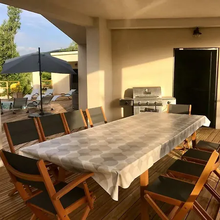 Isis Villa